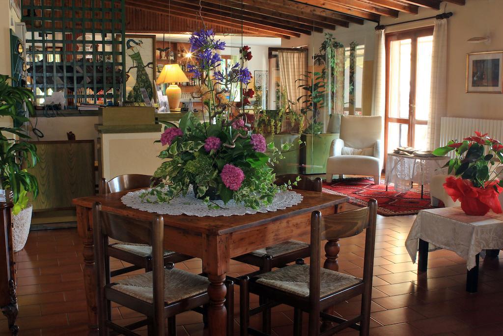 Hotel Colomber ガルドーネ・リヴィエラ エクステリア 写真