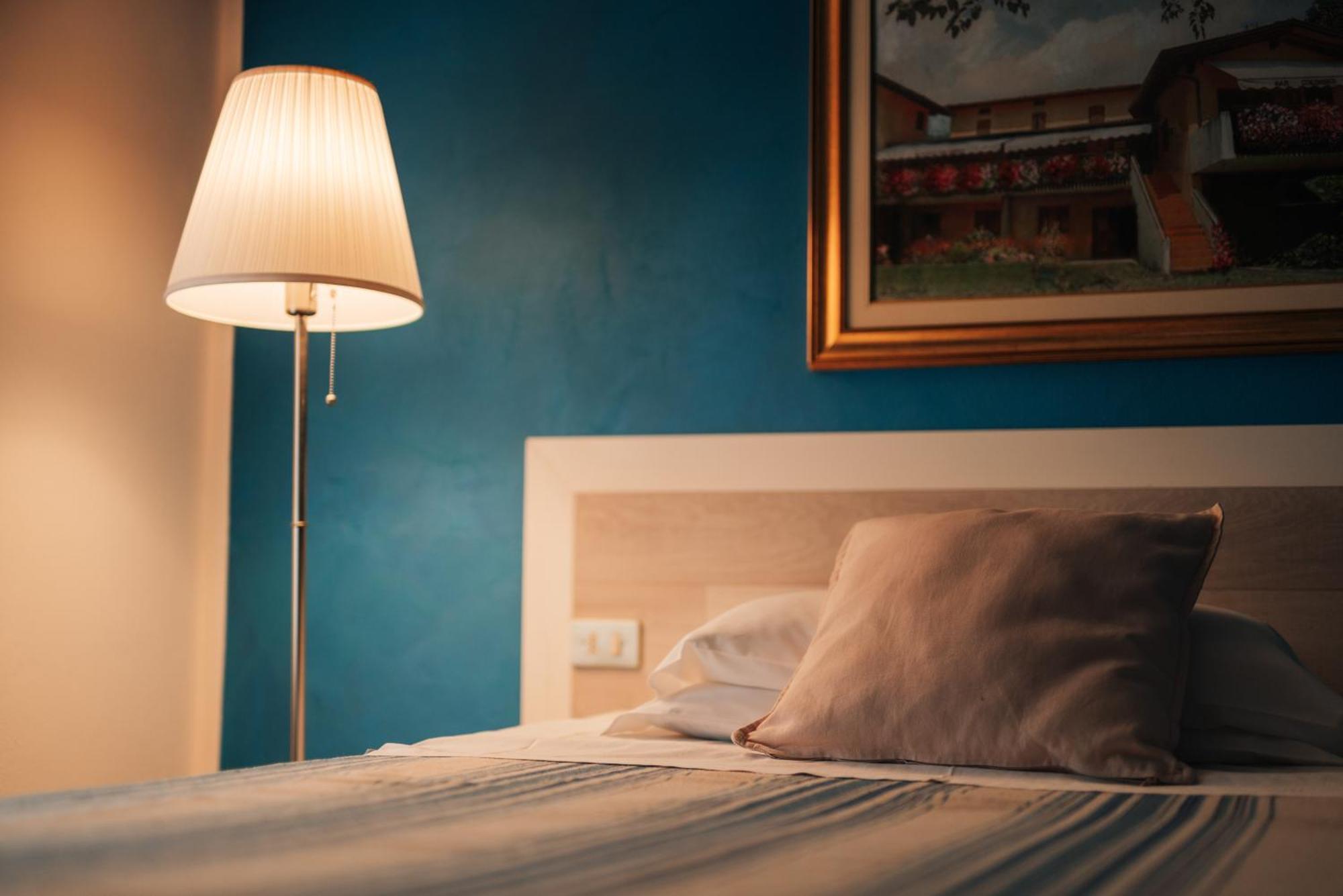 Hotel Colomber ガルドーネ・リヴィエラ エクステリア 写真