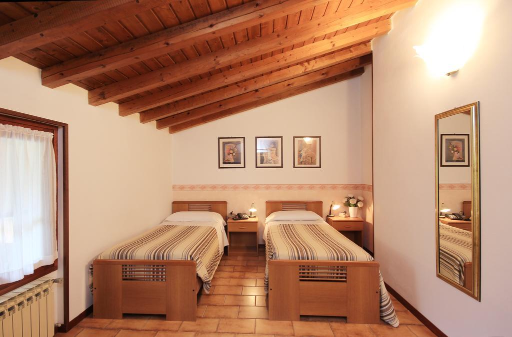 Hotel Colomber ガルドーネ・リヴィエラ エクステリア 写真