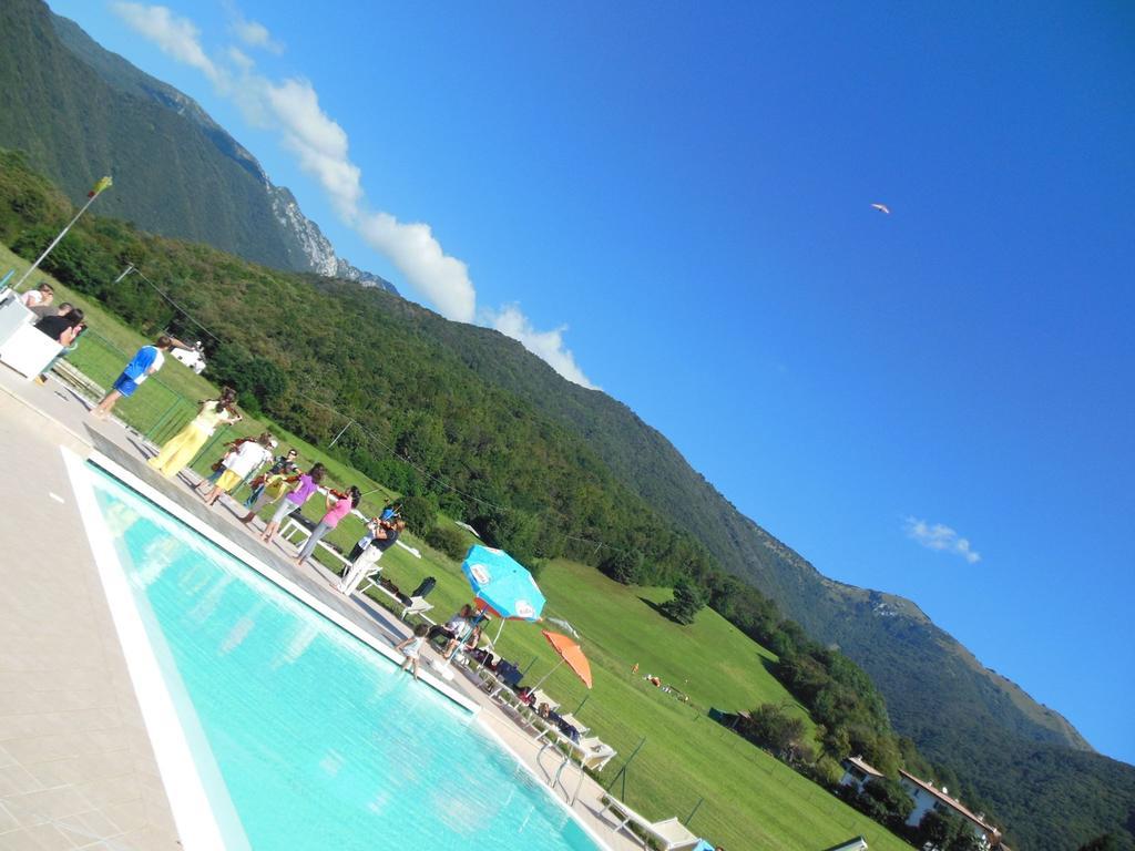 Hotel Colomber ガルドーネ・リヴィエラ エクステリア 写真